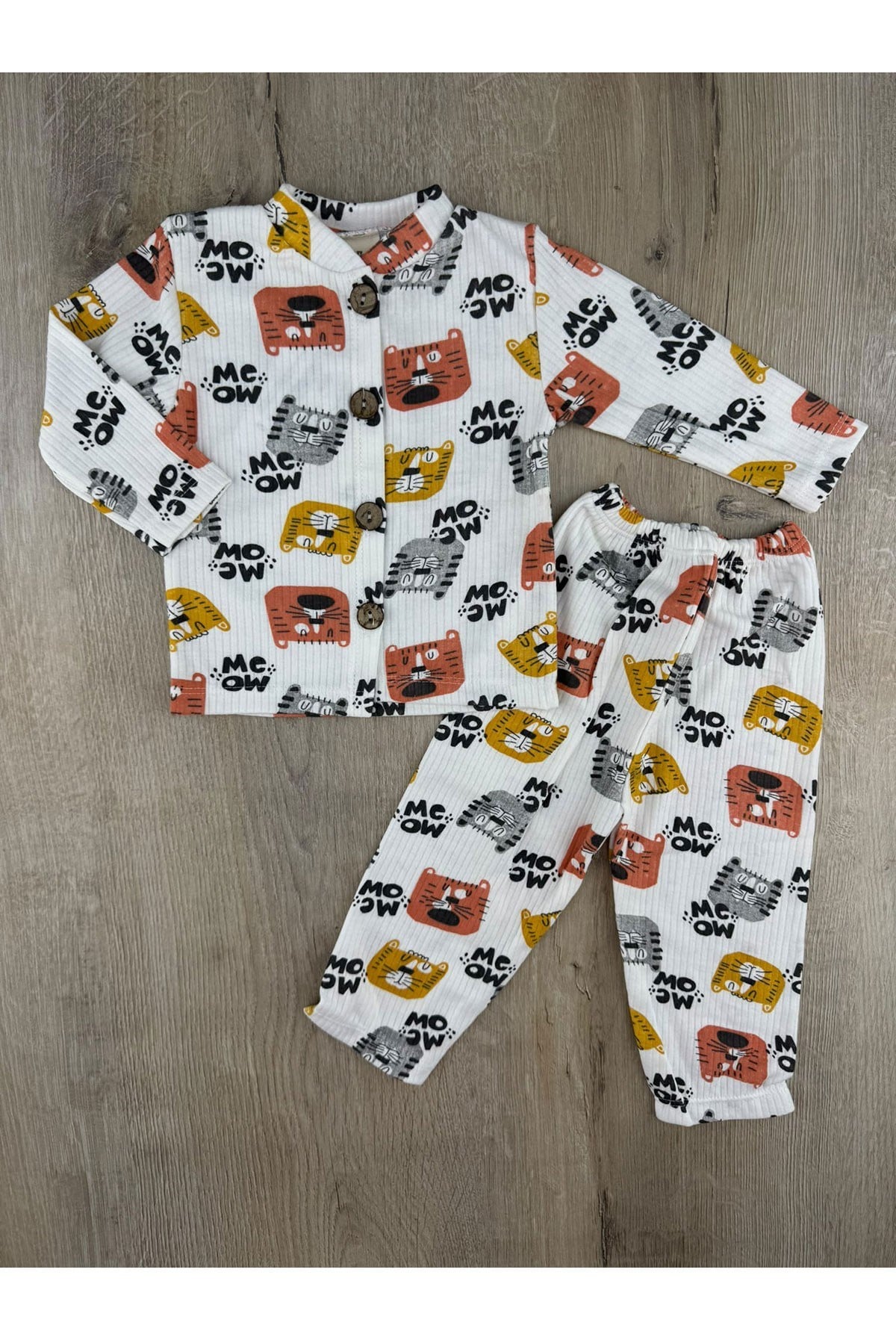 Makkuk (6-9-12-18 Ay) Renkli Kedi Desenli Önden Düğmeli Pijama Takımı