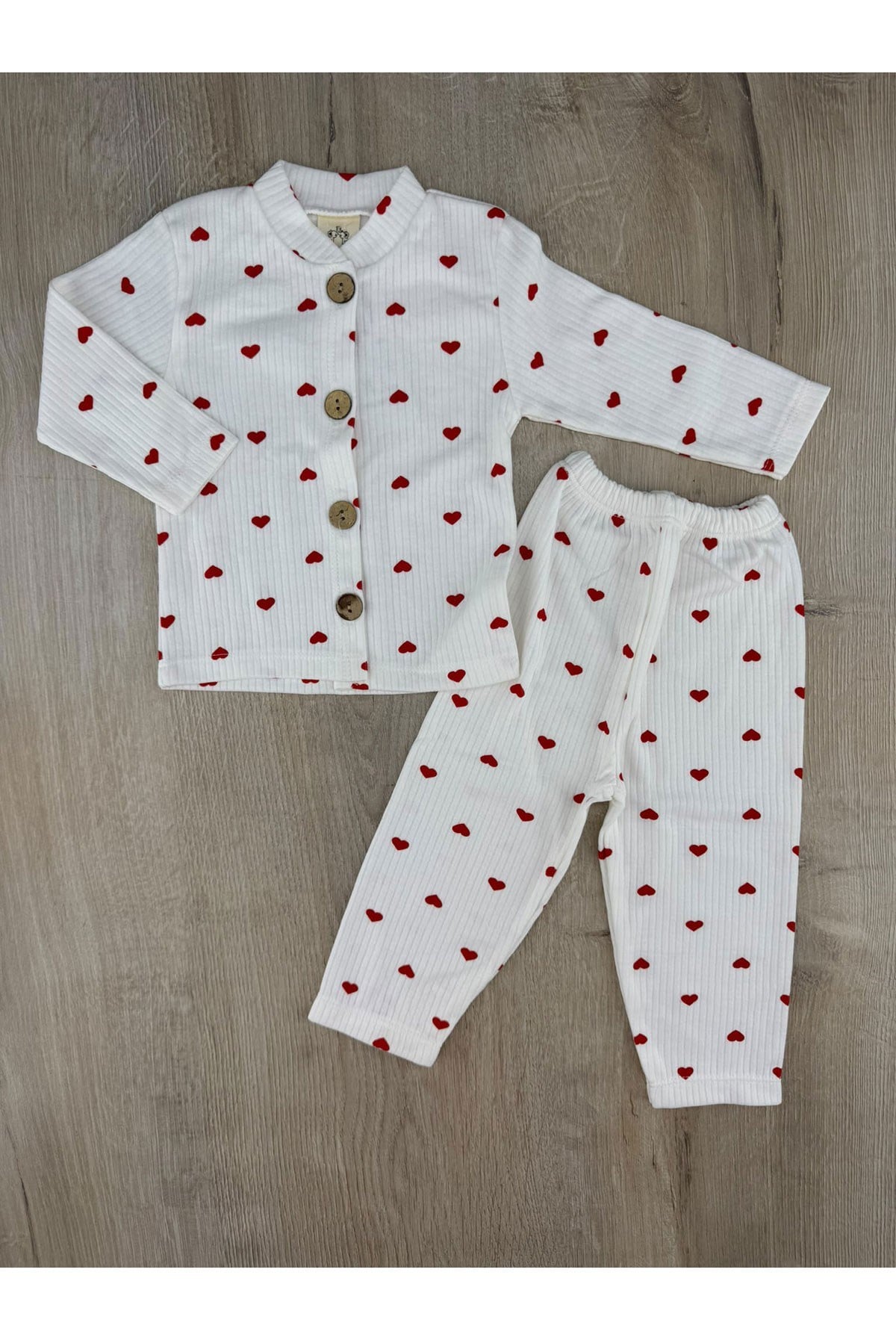 Makkuk (6-9-12-18ay) Minik Kalp Desenli Önden Düğmeli Pijama Takımı