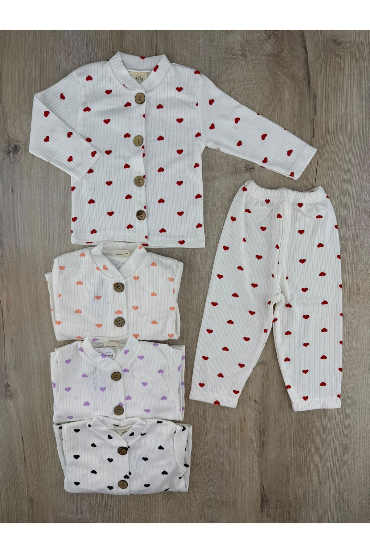 Makkuk (6-9-12-18ay) Minik Kalp Desenli Önden Düğmeli Pijama Takımı