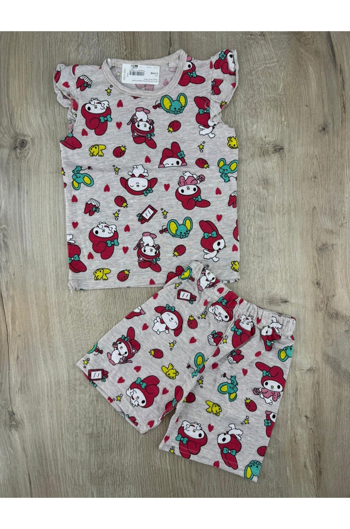 MDY (3-6 Yaş) Kırmızı Başlıklı Kuromi Desenli Şortlu Takım