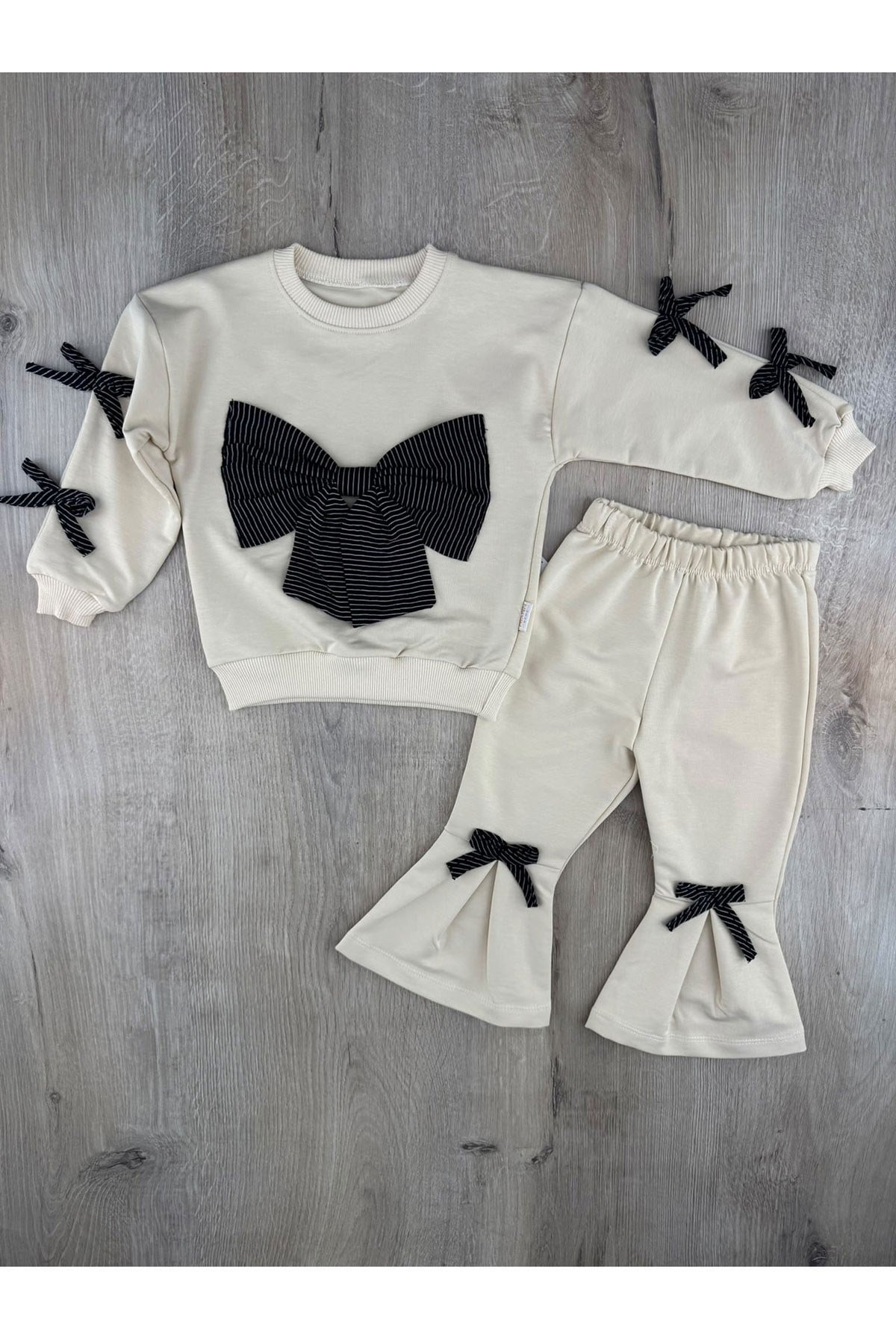 Miann (1-4 Yaş) Büyük Fiyonklu Kolları Fiyonklu Mevsimlik Takım
