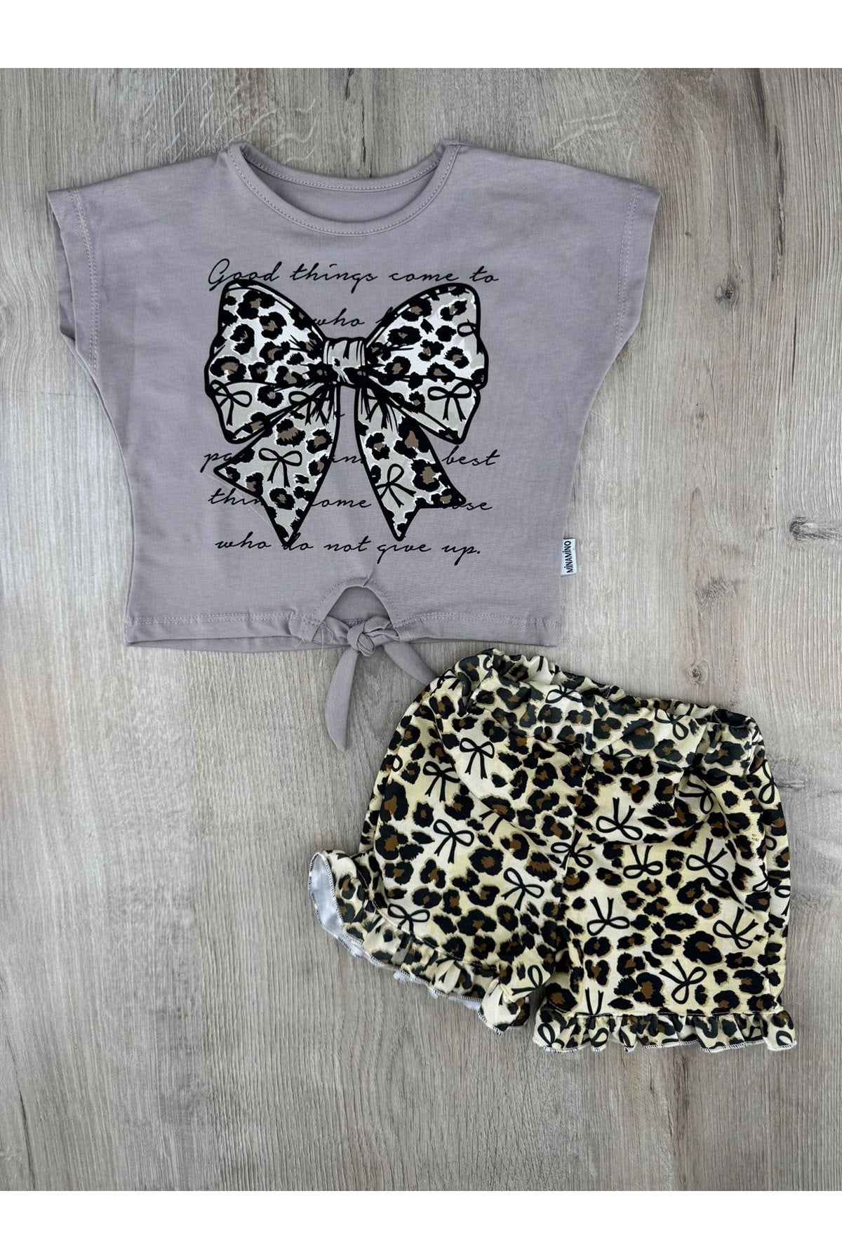 Minamino (2-5 Yaş) Leopar-Fiyonk Desenli Şortlu Takım
