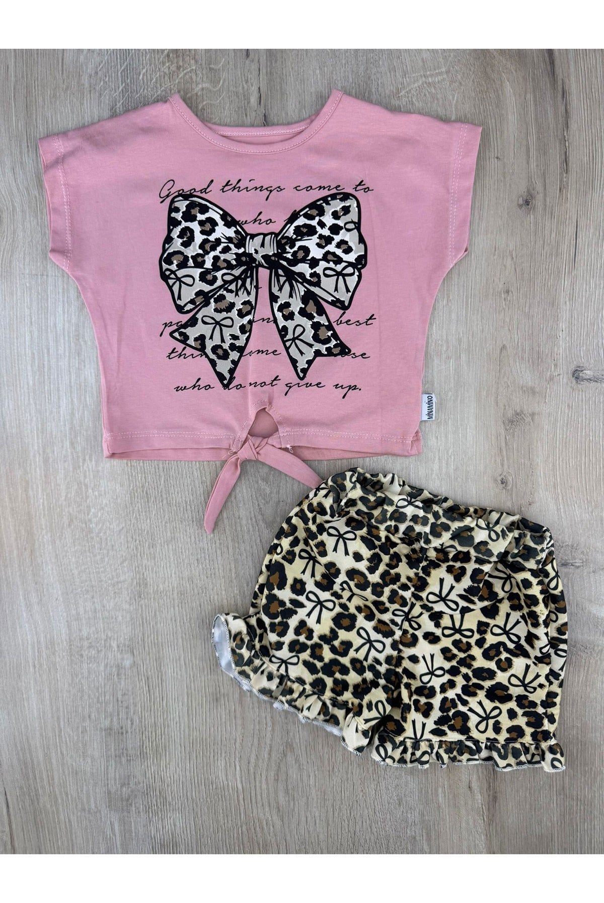 Minamino (2-5 Yaş) Leopar-Fiyonk Desenli Şortlu Takım