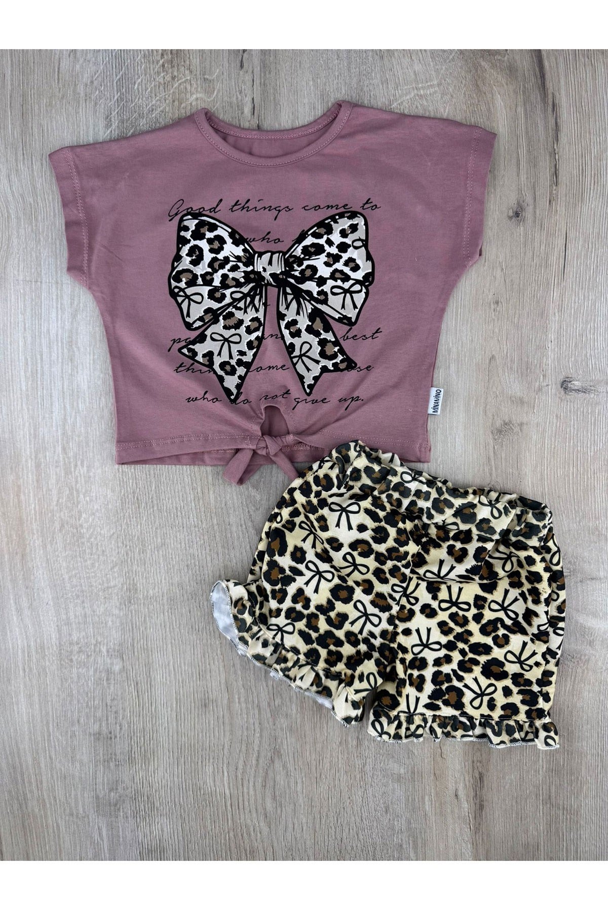 Minamino (2-5 Yaş) Leopar-Fiyonk Desenli Şortlu Takım