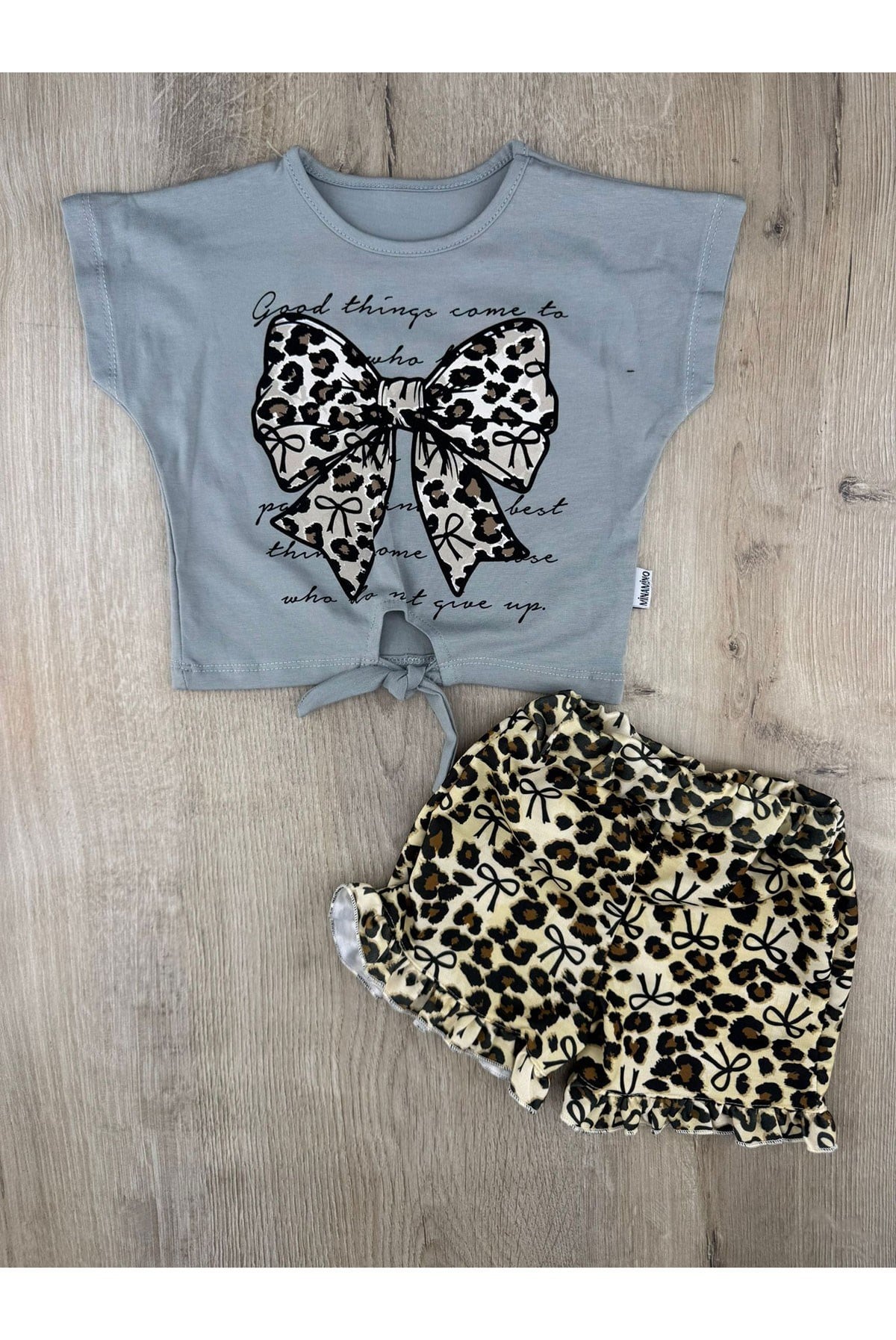 Minamino (2-5 Yaş) Leopar-Fiyonk Desenli Şortlu Takım