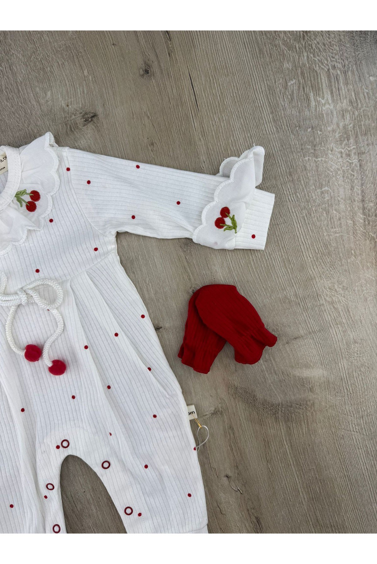 Murat Baby (0-12 Ay) 9359 Kiraz Desenli Şapka Ve Eldivenli Yaka Detaylı Tulum