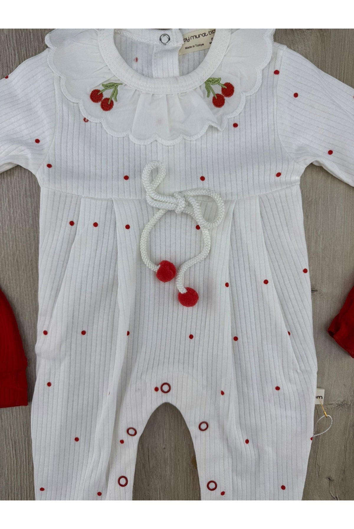 Murat Baby (0-12 Ay) 9359 Kiraz Desenli Şapka Ve Eldivenli Yaka Detaylı Tulum