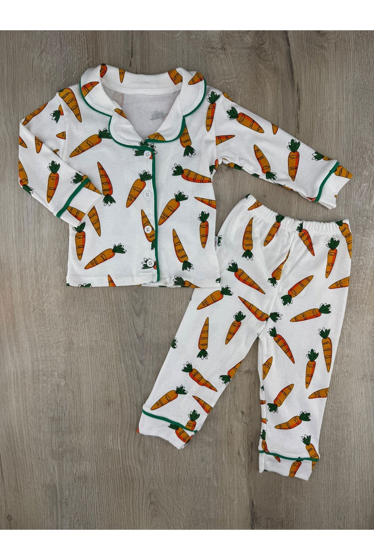 Murat Baby (6-24 Ay) Havuç Desenli Önden Düğmeli Pijama Takımı