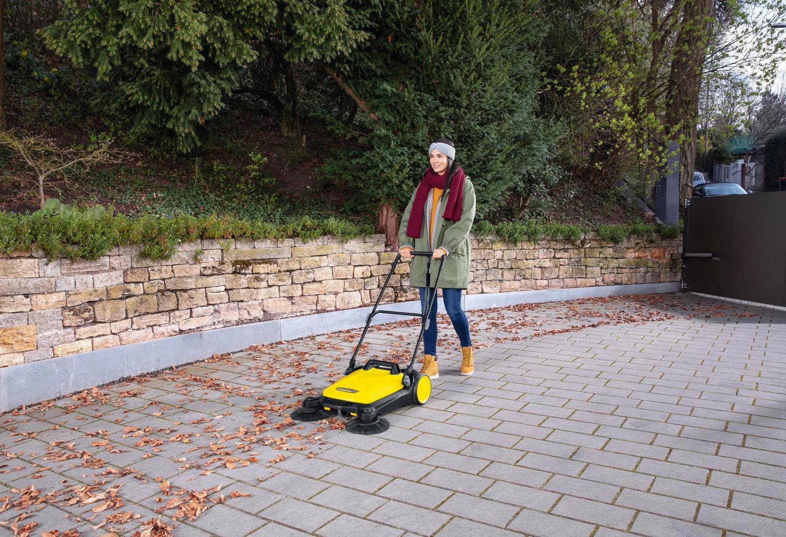 Karcher 1.766-360.0 S 4 Twin Manuel Dış Alan Bahçe SüpürücüKarcher