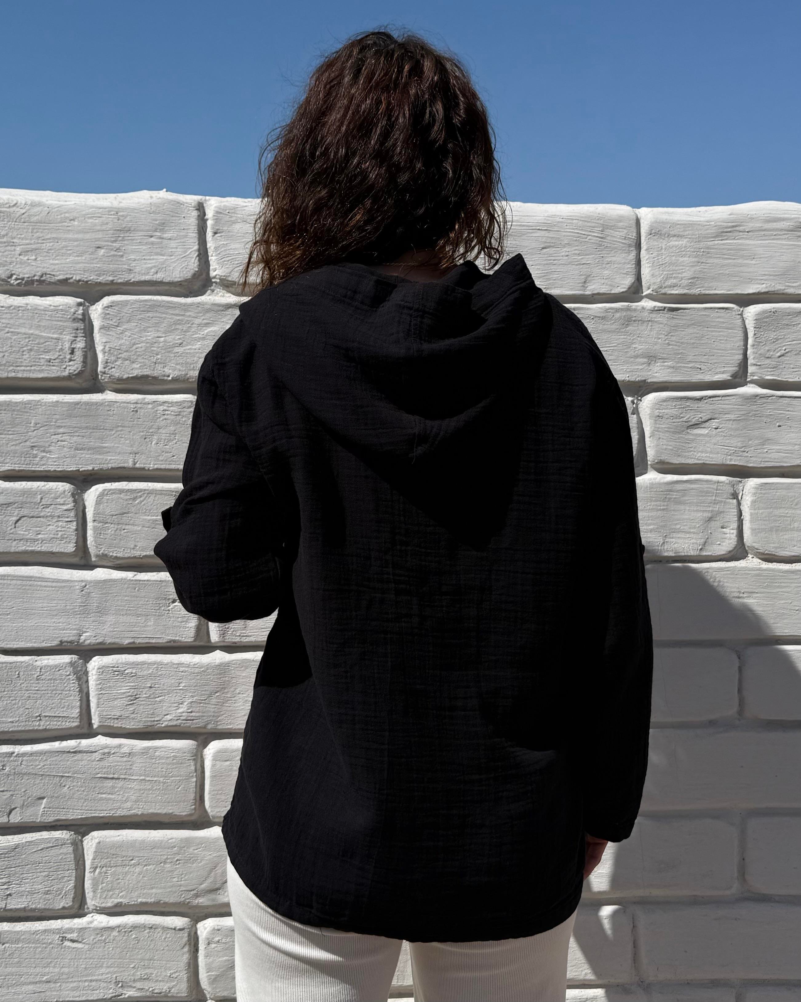 Siyah Kapüşonlu Oversize Cepli Müslin Kumaş Gömlek