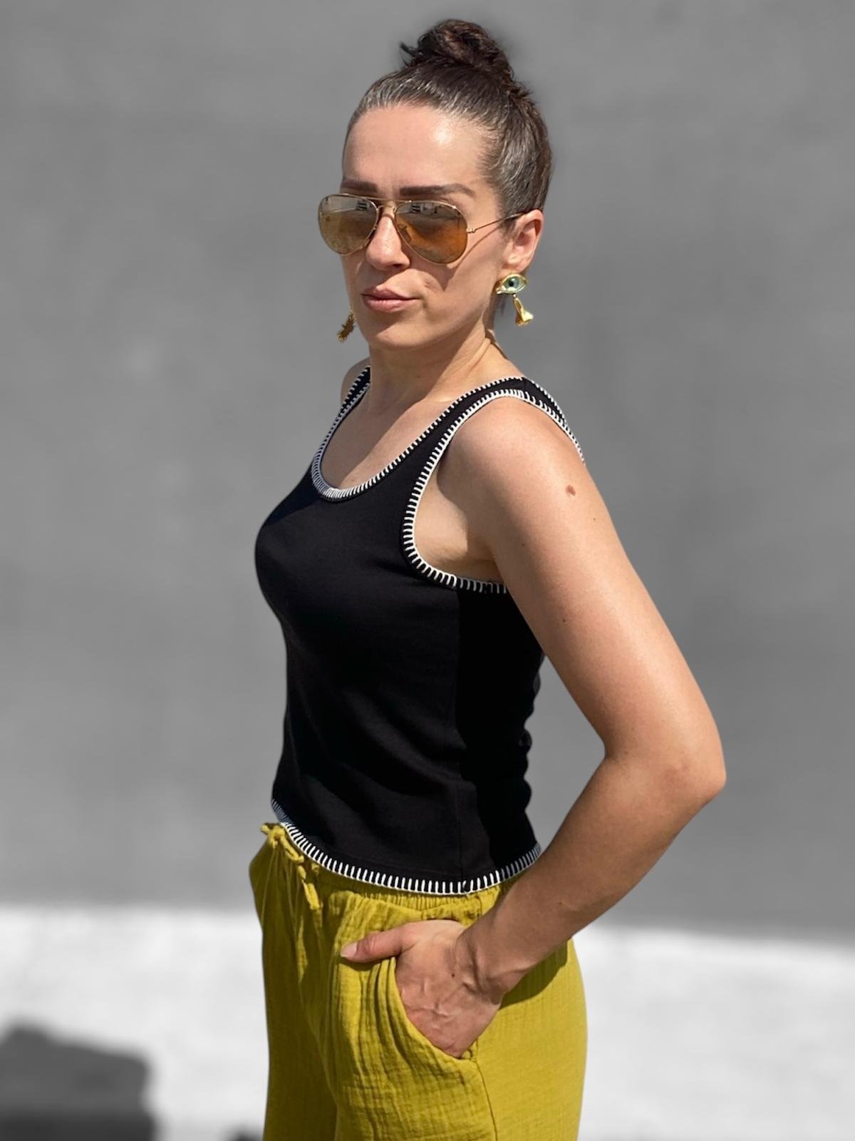 Siyah Ribanalı Kenar Dikişli Atlet