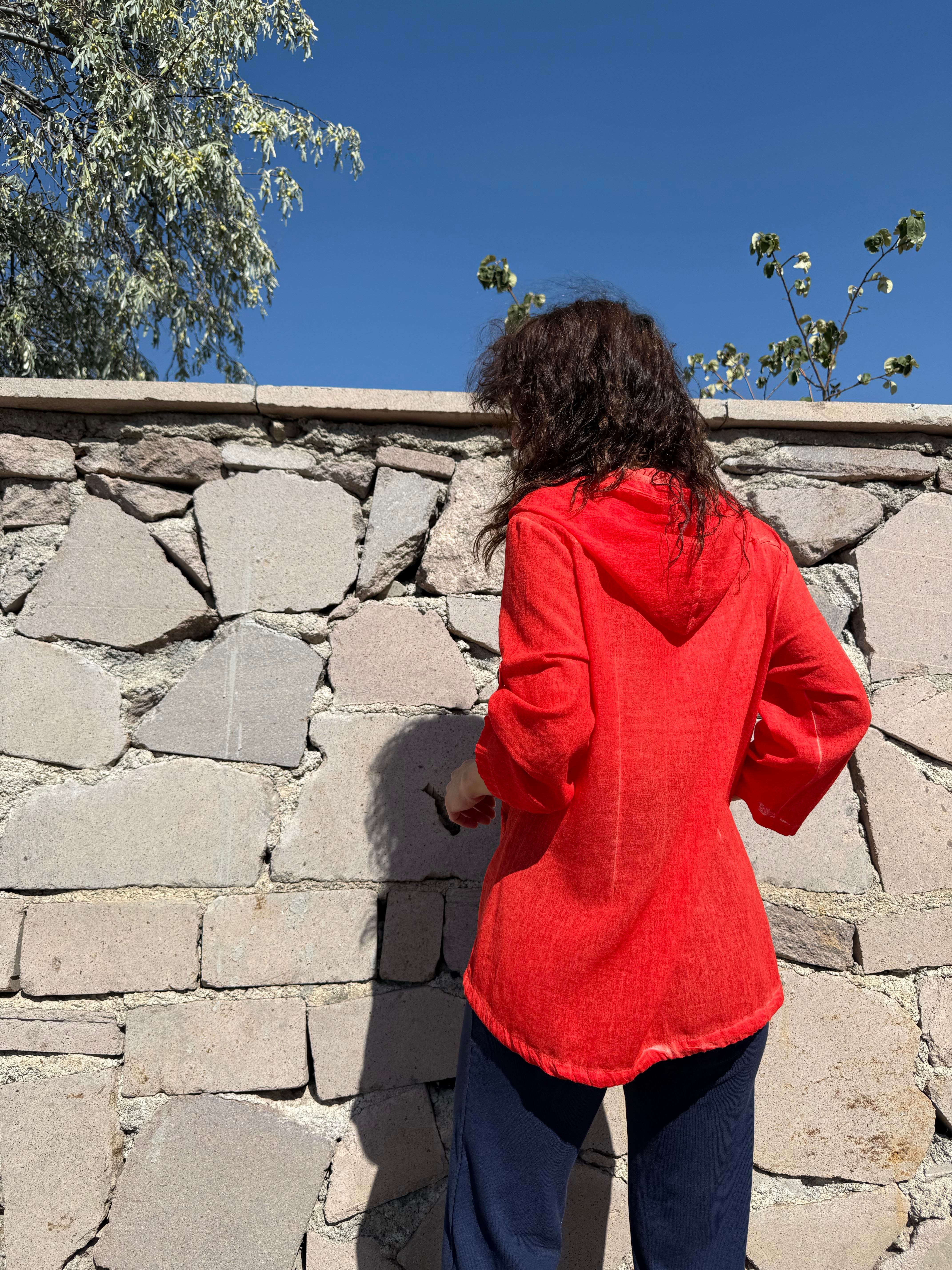 Turuncu Kapüşonlu Oversize File Detaylı Müslin Kumaş Gömlek