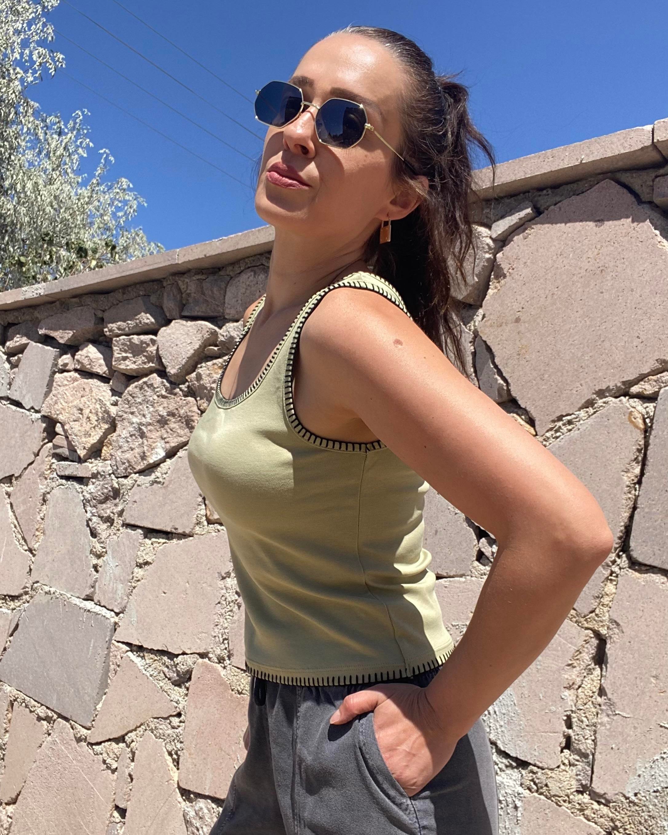 Yeşil Ribanalı Kenar Dikişli Atlet