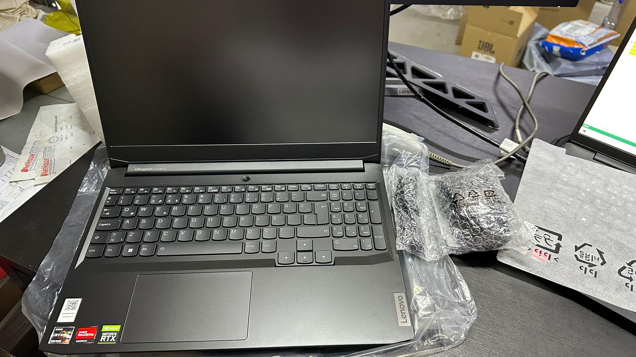 OUTLET Lenovo IdeaPad Gaming 3 AMD Ryzen 5 5600H 8GB 512GB SSD RTX3050Ti Freedos 15.6