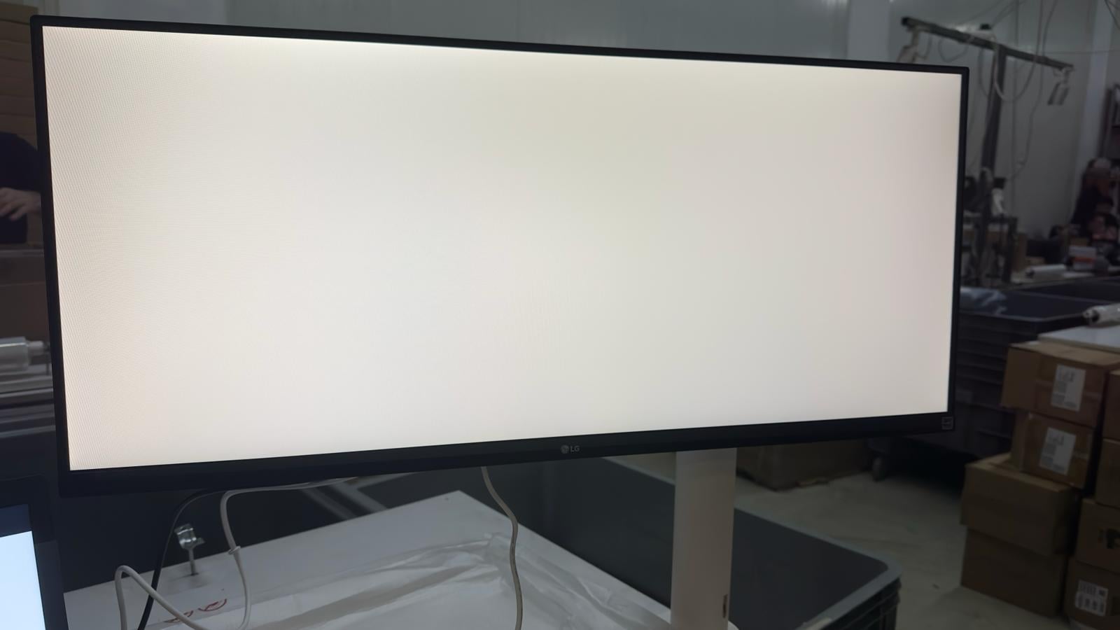 OUTLET LG 34WQ680-W Ergonomik Stantlı 34