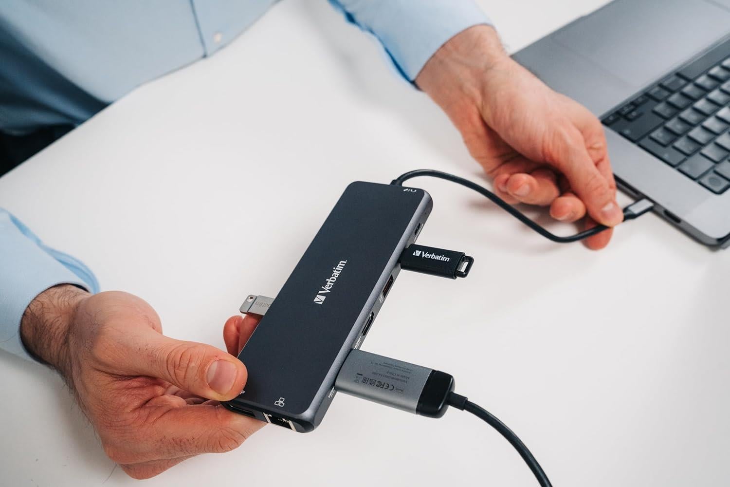 Verbatim USB C Hub 13'ü 1 arada, çoklu bağlantı noktalı adaptör, USB-C, HDMI, RJ45, USBA-A ve USB-C PD, SD kart okuyuculu