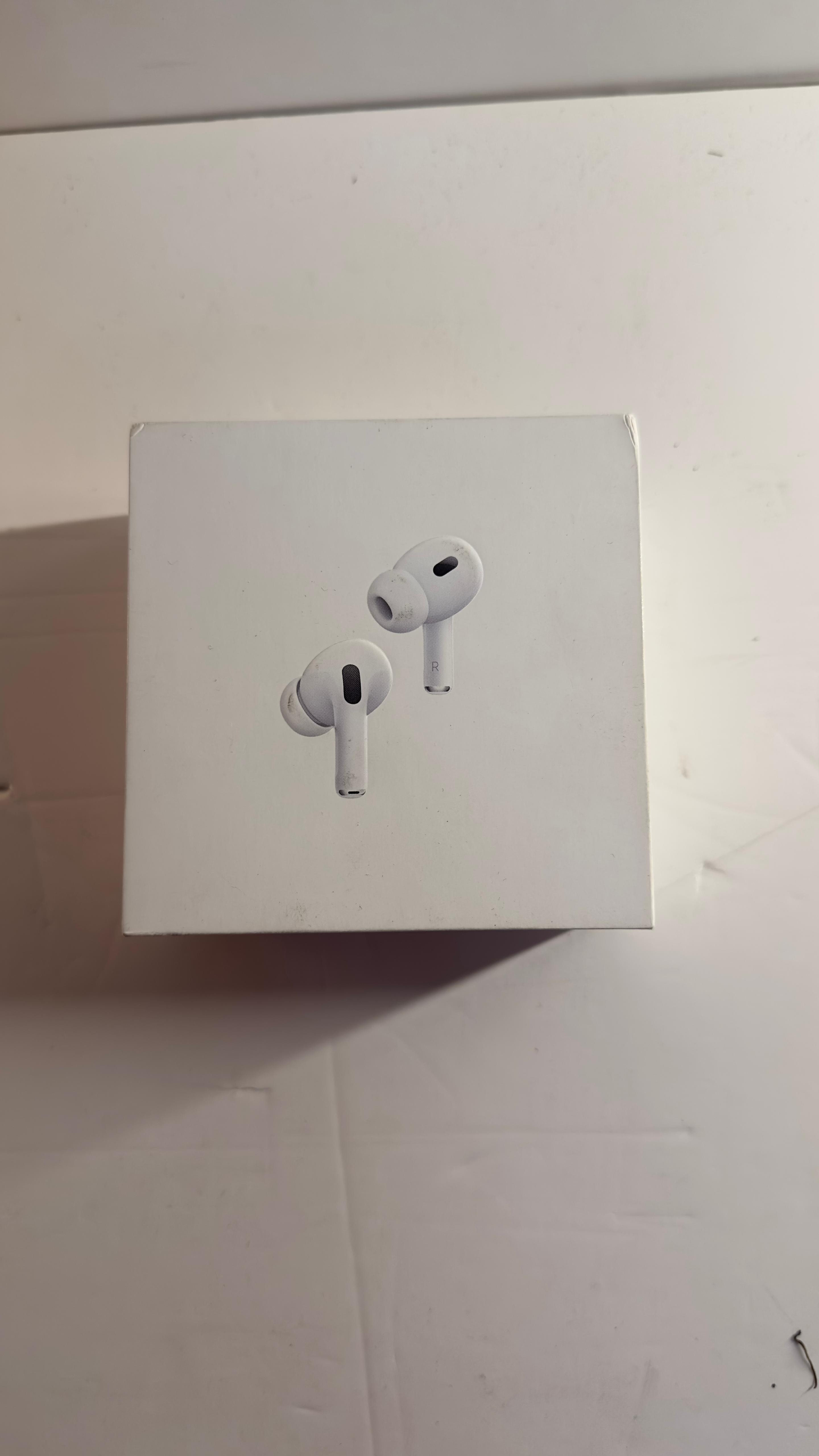 OUTLET Apple AirPods Pro (2. nesil) ve MagSafe Şarj Kutusu (USB-C) 