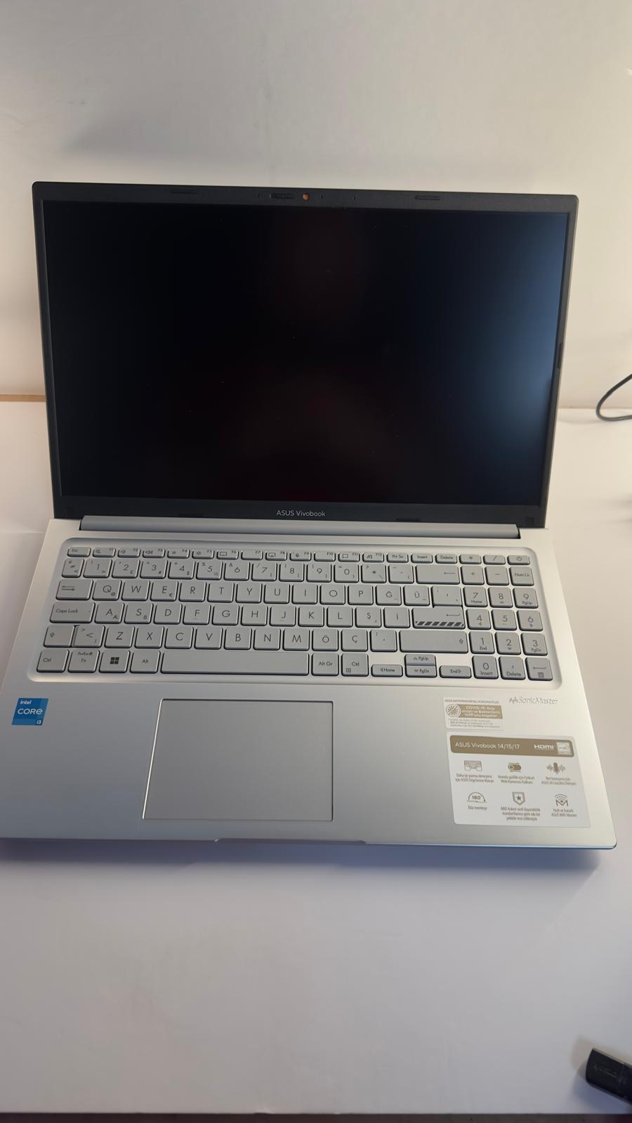 OUTLET Asus Vivobook 15 X1504ZA-BQ450 i3-1215U/8G/512SSD 15.6 FHD Freedos Taşınabilir Bilgisayar