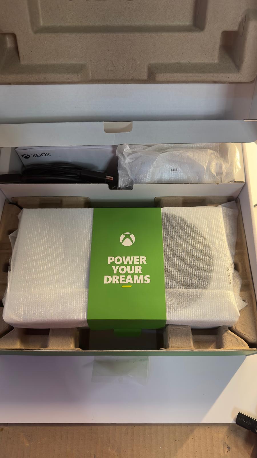 OUTLET Microsoft Xbox Series S Oyun Konsolu Beyaz 512 GB ( Microsoft Türkiye Garantili )