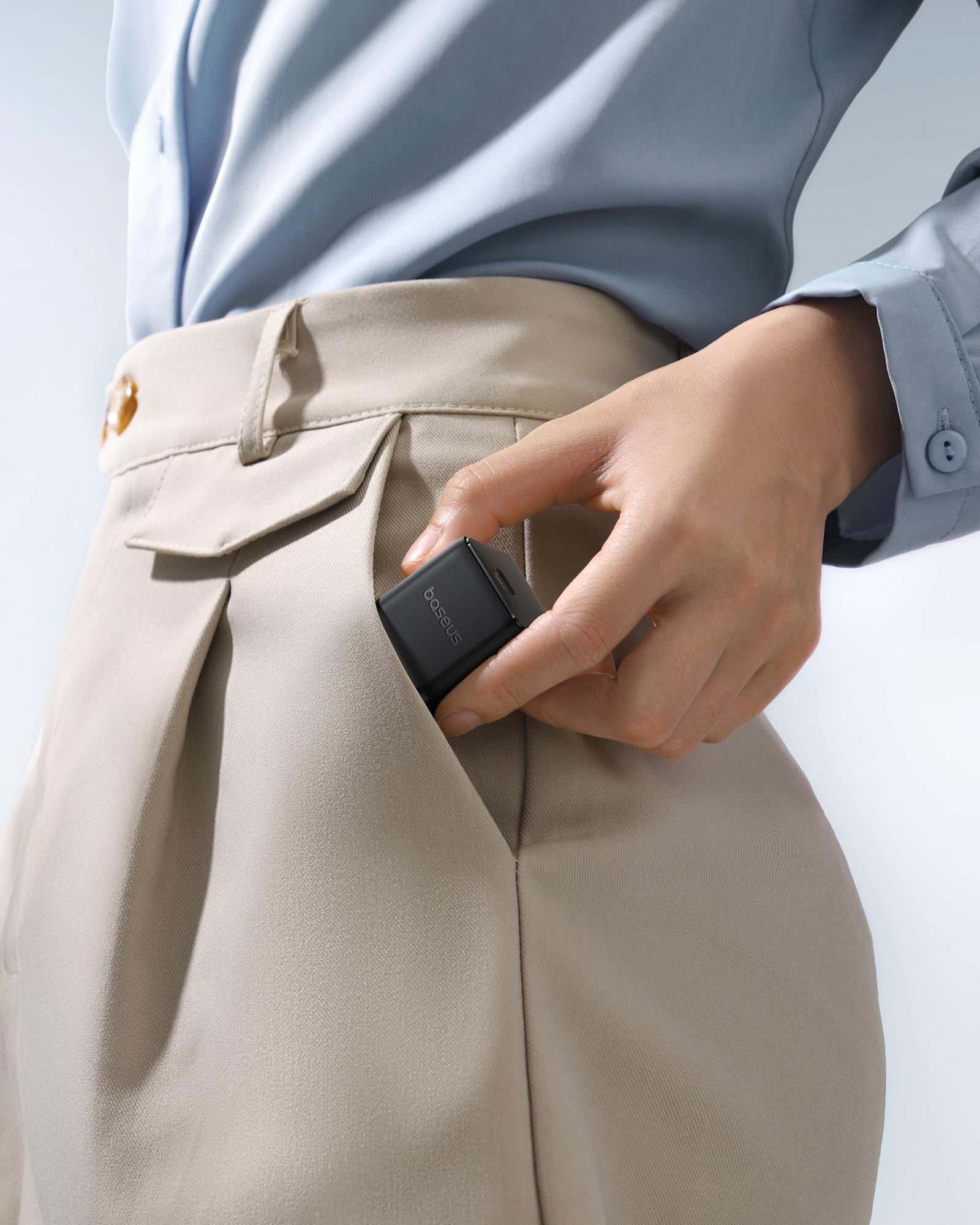 Baseus Palm USB-C Ultra Mini Hızlı Şarj Aleti 30W, Beyaz