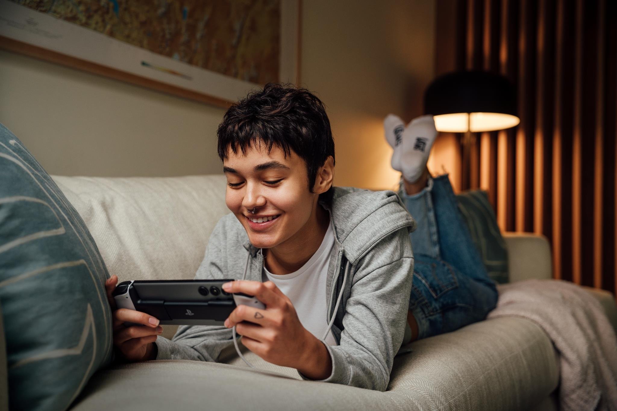 Backbone One, PlayStation Edition Gen2 Android + iPhone 15 Serisi-USB-C Bağlantı BB-51-P-WS