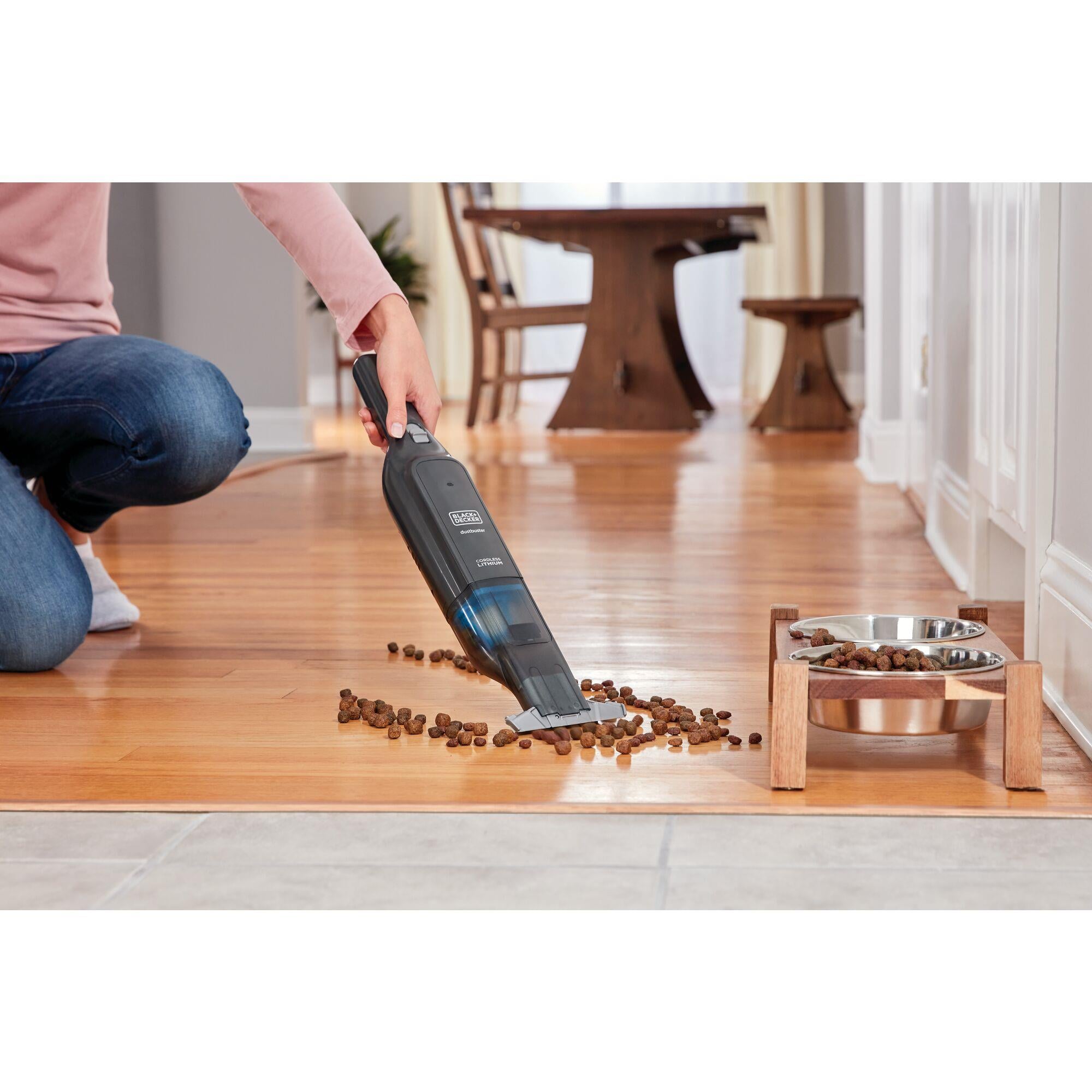 Black&Decker 12V Şarjlı El Süpürgesi - HLVC320B11-QW