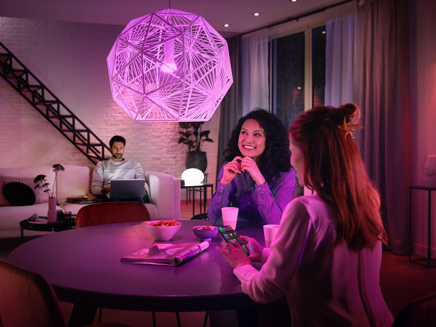 Philips HueWCA 9W E27 Renkli Akıllı Ampul 2'li Başlangıç Seti