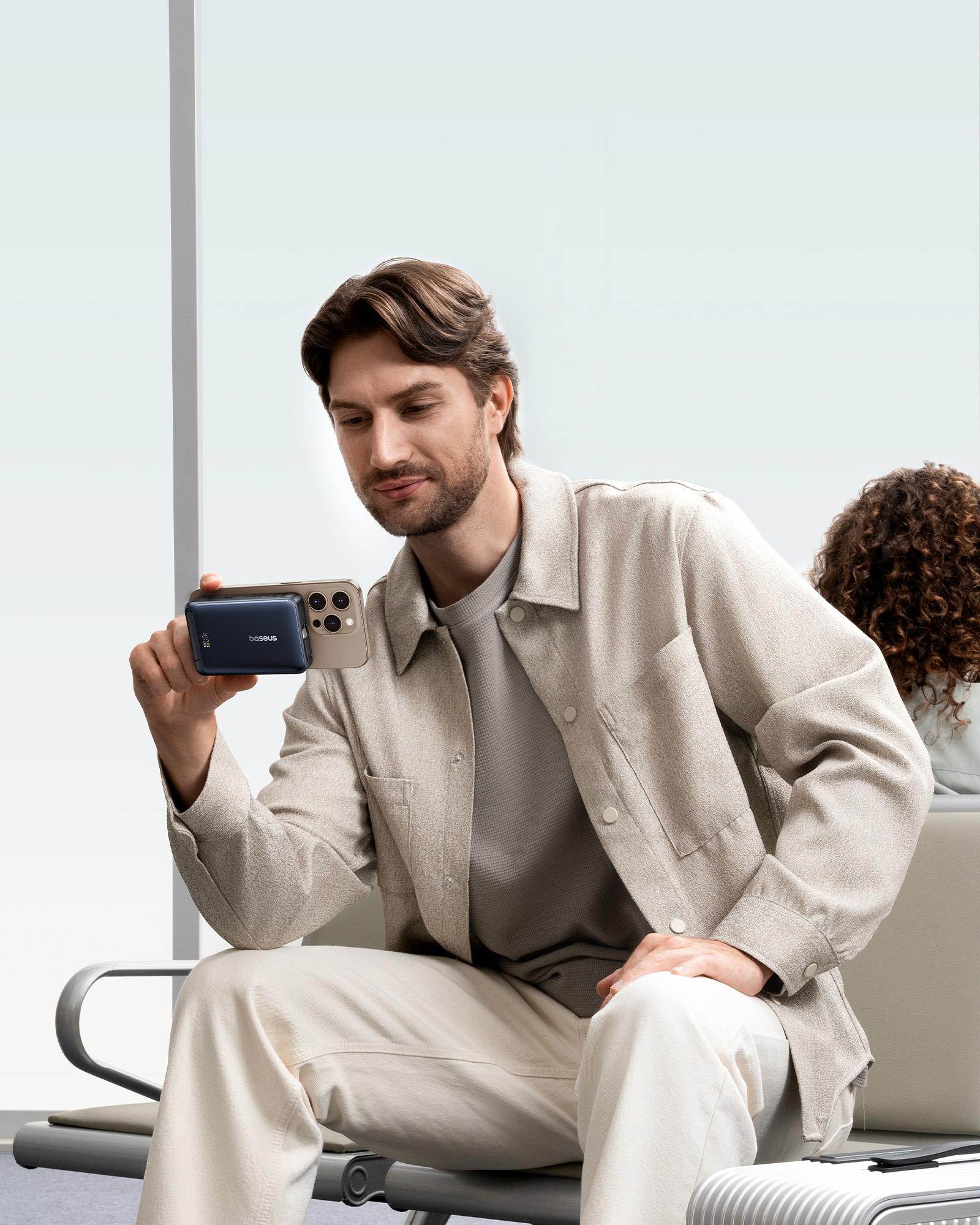 Baseus Nomos 3'ü 1 arada 10000mAh Power Bank - Qi2 15W Kablosuz Şarj, 45W Dahili Çift Yönlü Hızlı Şarj Kablolu, Siyah