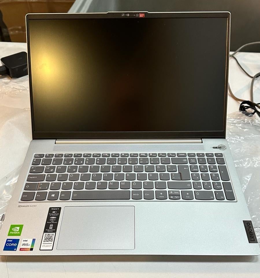 OUTLET LENOVO 82FG013DTX POR I5-1135G7/IP5/8G/512/15.6/FDOS
