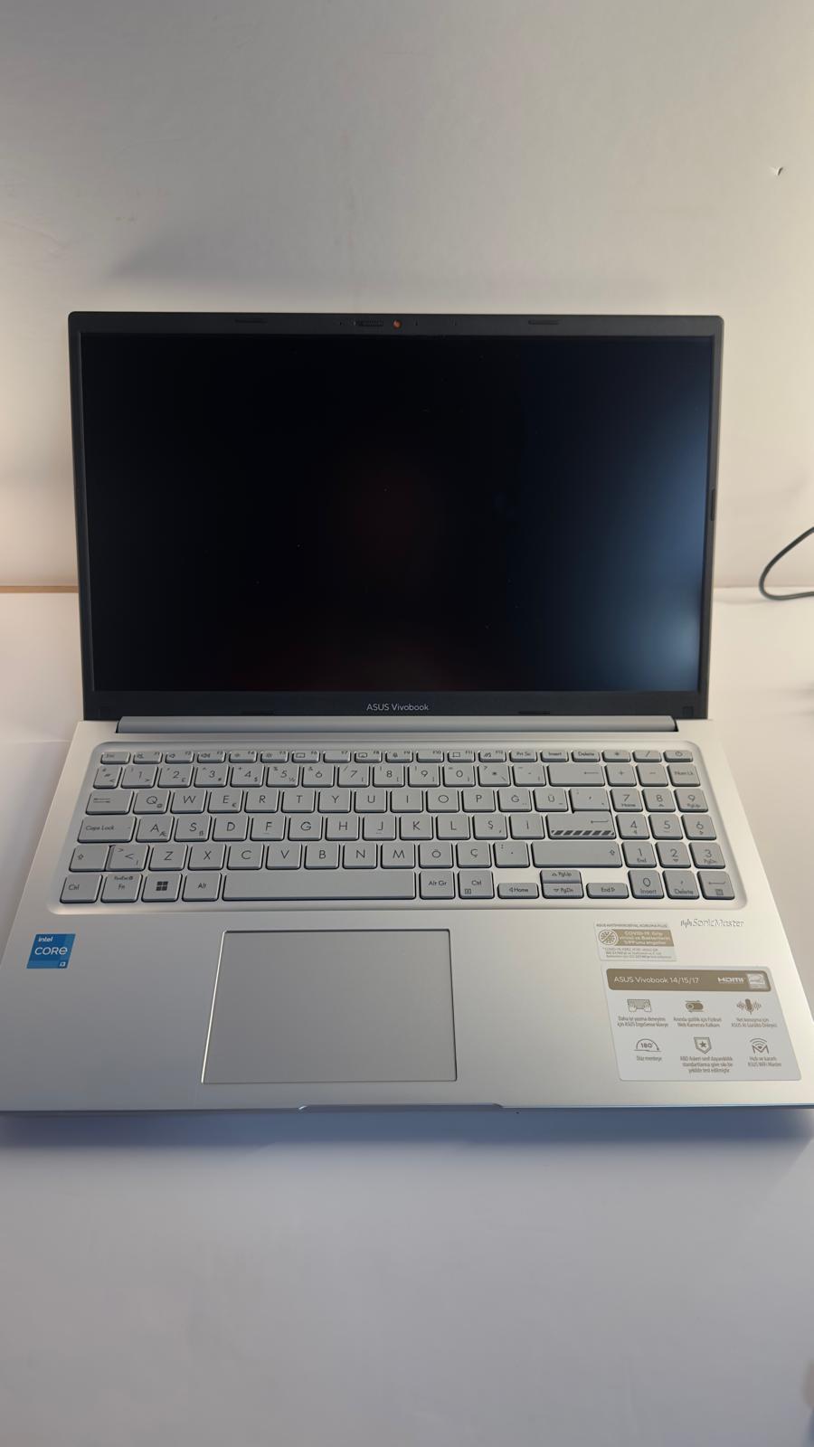 OUTLET Asus Vivobook 15 X1504ZA-BQ450 i3-1215U/8G/512SSD 15.6 FHD Freedos Taşınabilir Bilgisayar