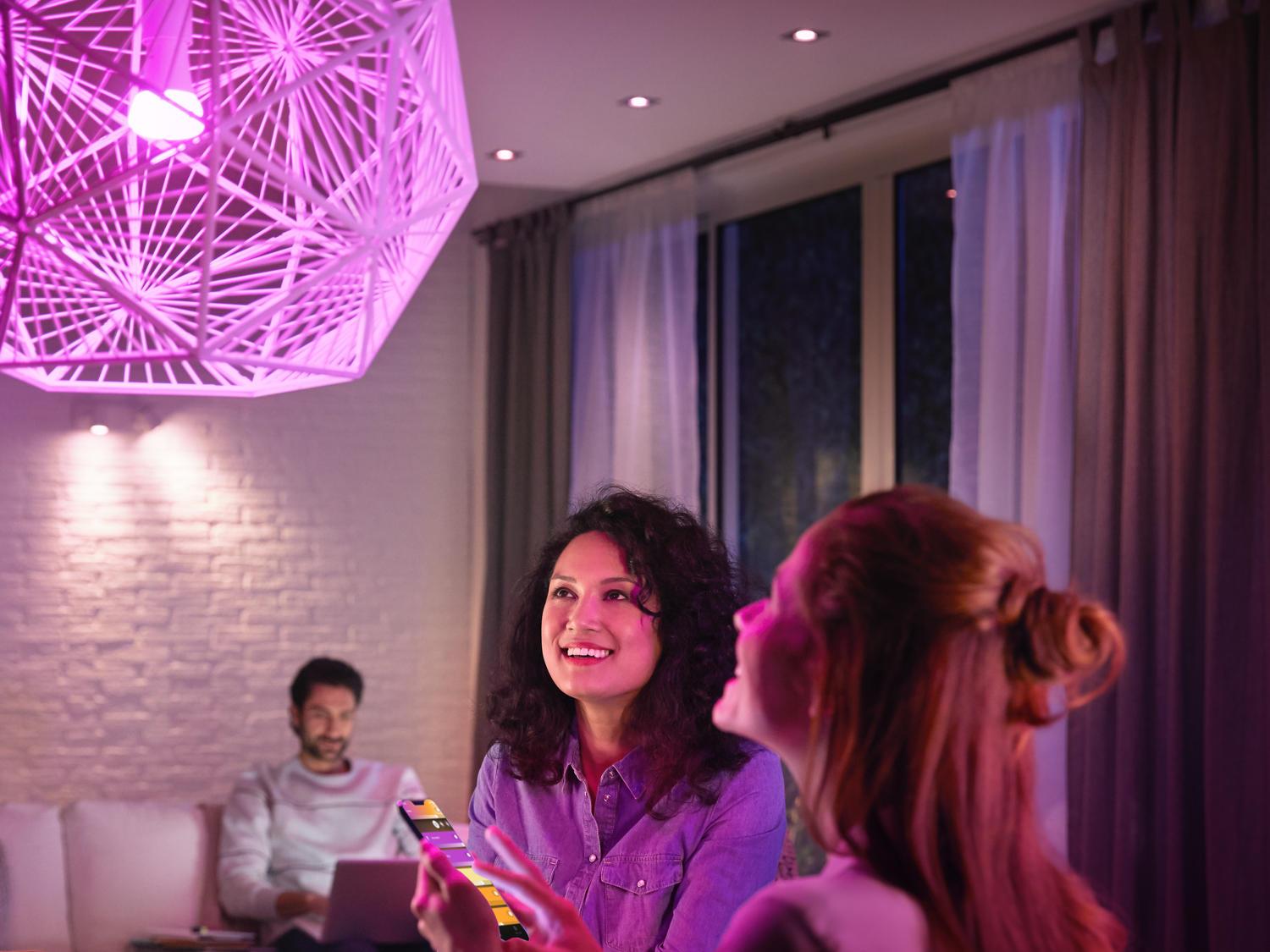 Philips HueWCA 9W E27 Renkli Akıllı Ampul 2'li Başlangıç Seti