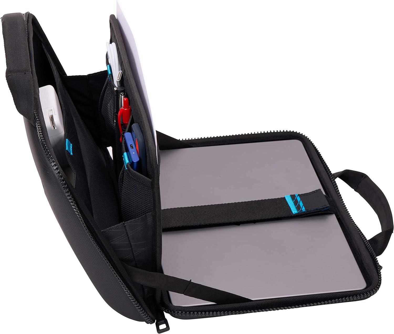 Thule Gauntlet 4 MacBook Pro Çantası 14