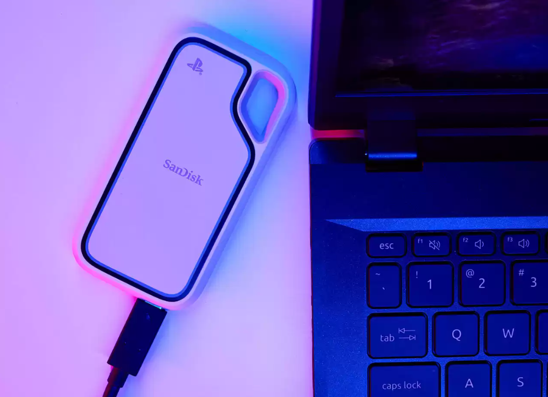 SanDisk Extreme 2TB 1000MB/s USB 3.2 Gen 2 PlayStation 5 ve PC Uyumlu Resmi Lisanslı Taşınabilir SSD SDSSDE62P-2T00-G25