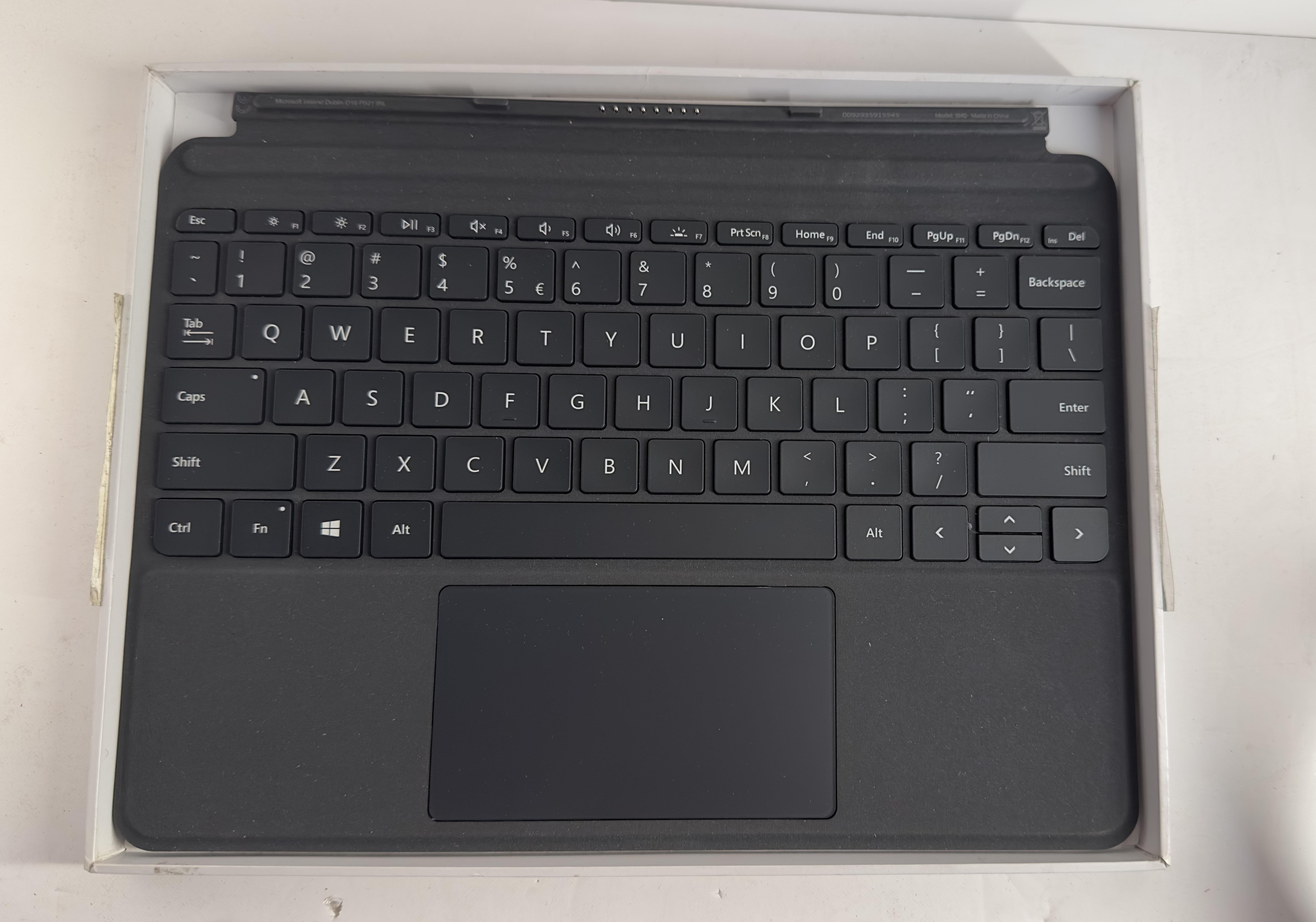 OUTLET Microsoft Surface Go Type Cover Siyah İngilizce Klavye KCM-00007