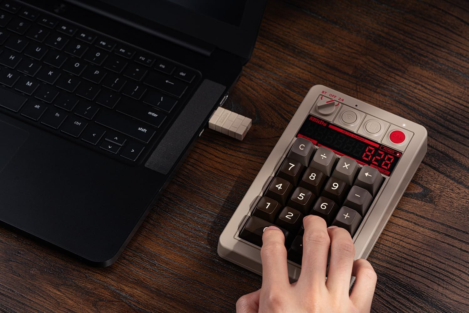 8BitDo Retro 18 C64 Edition Mekanik Numpad