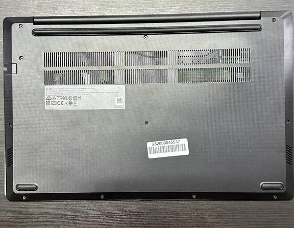 OUTLET Lenovo V15 82KD0044TX02 Ryzen7 5700U 16GB 512 SSD Freedos 15.6