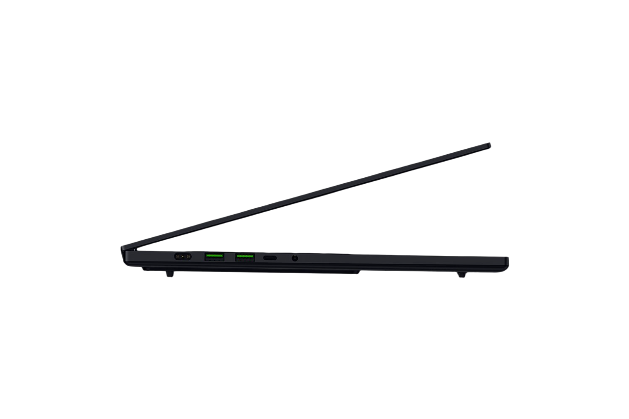 Razer Blade 16 AMD Ryzen AI 9 365 64GB 2 TB SSD GeForce RTX 5080 16GB 16