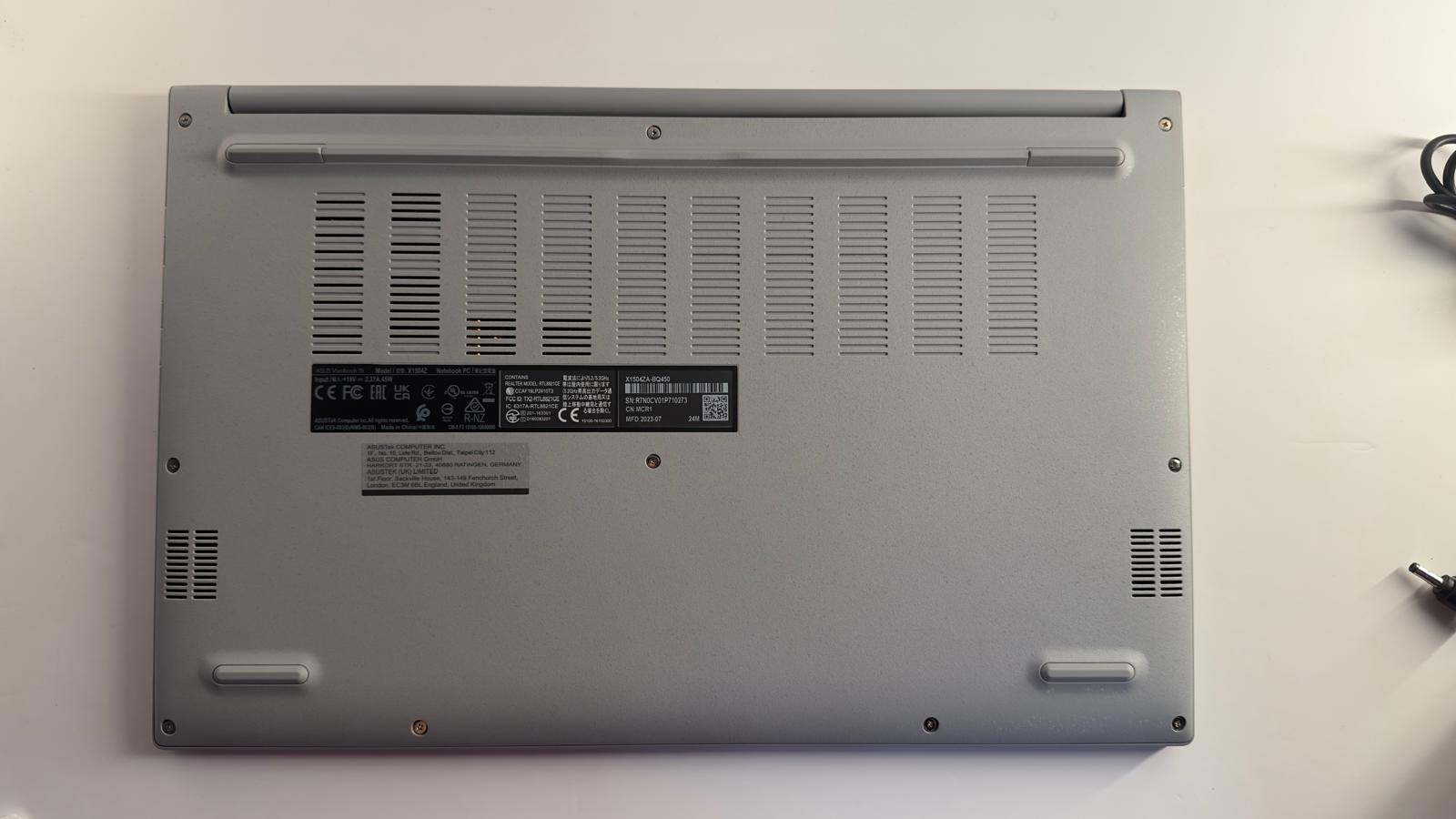 OUTLET Asus Vivobook 15 X1504ZA-BQ450 i3-1215U/8G/512SSD 15.6 FHD Freedos Taşınabilir Bilgisayar