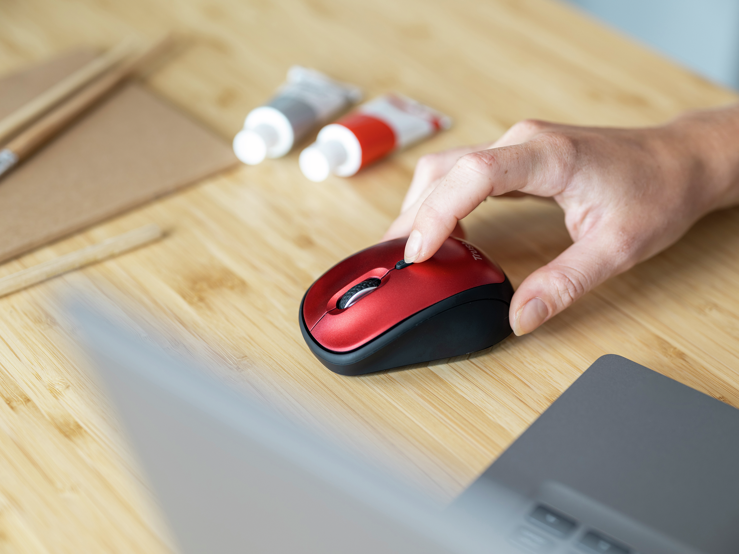 Trust 24550 Yvi+ Sessiz Kablosuz Mouse-Kırmızı