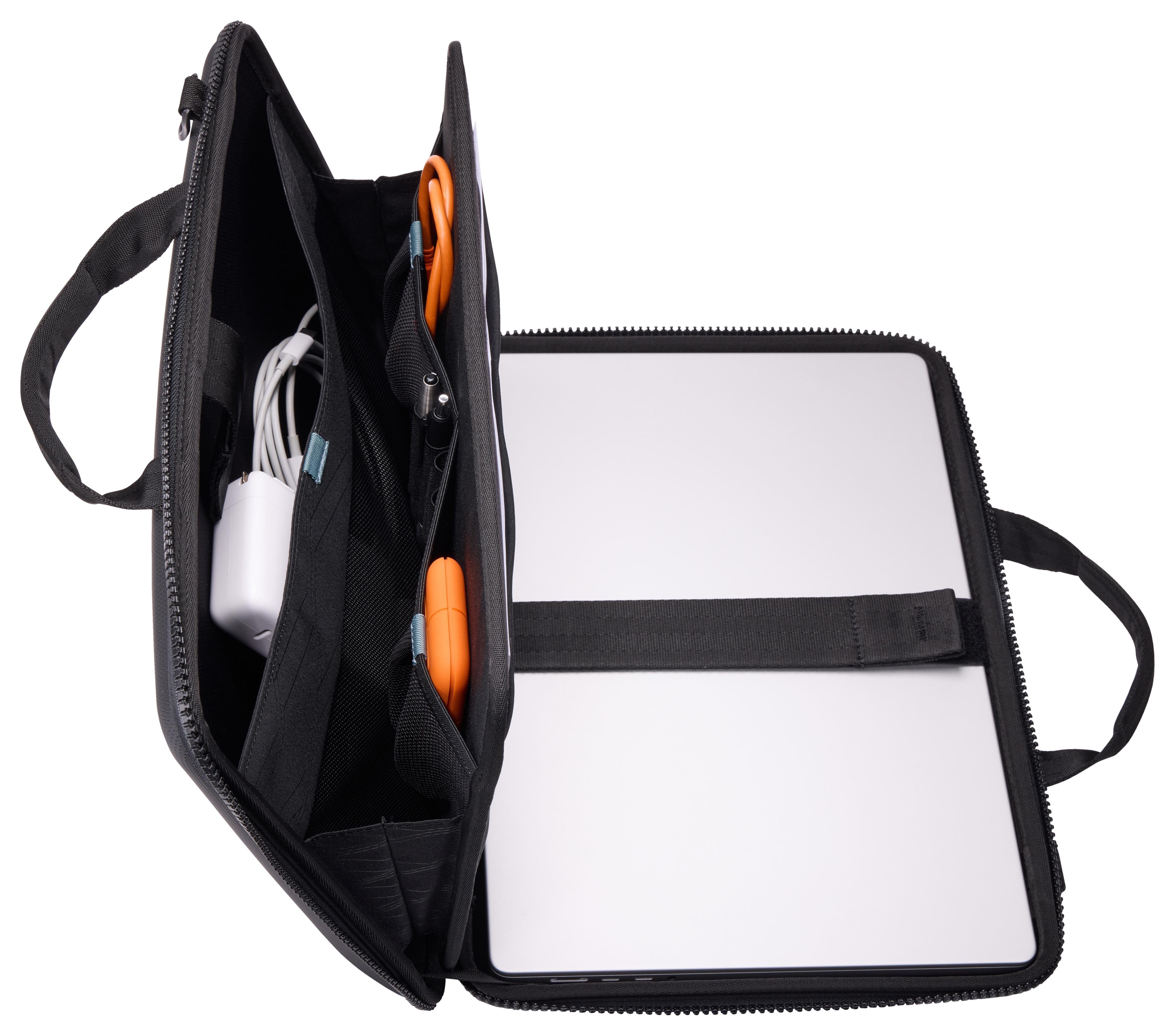 Thule Gauntlet 5 MacBook Çantası 16 Black