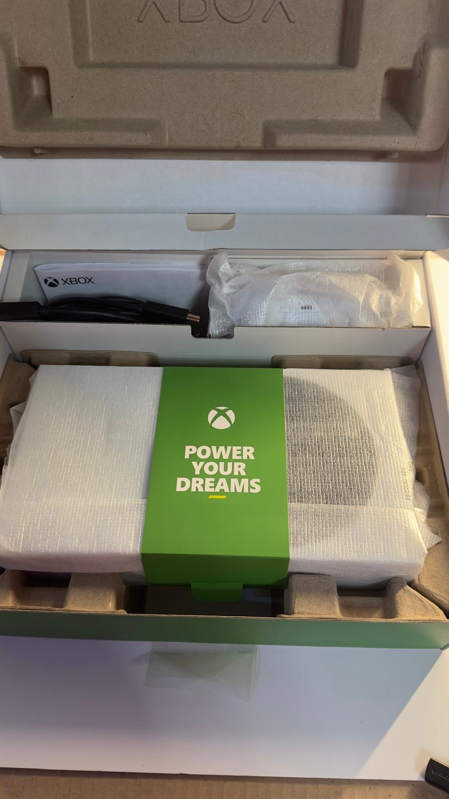 OUTLET Microsoft Xbox Series S Oyun Konsolu Beyaz 512 GB ( Microsoft Türkiye Garantili )