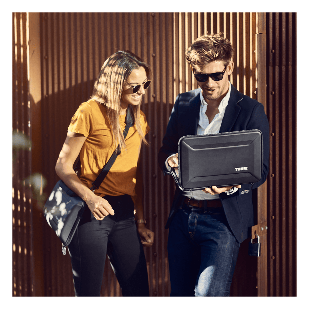Thule Gauntlet 4 MacBook Pro Çantası 14