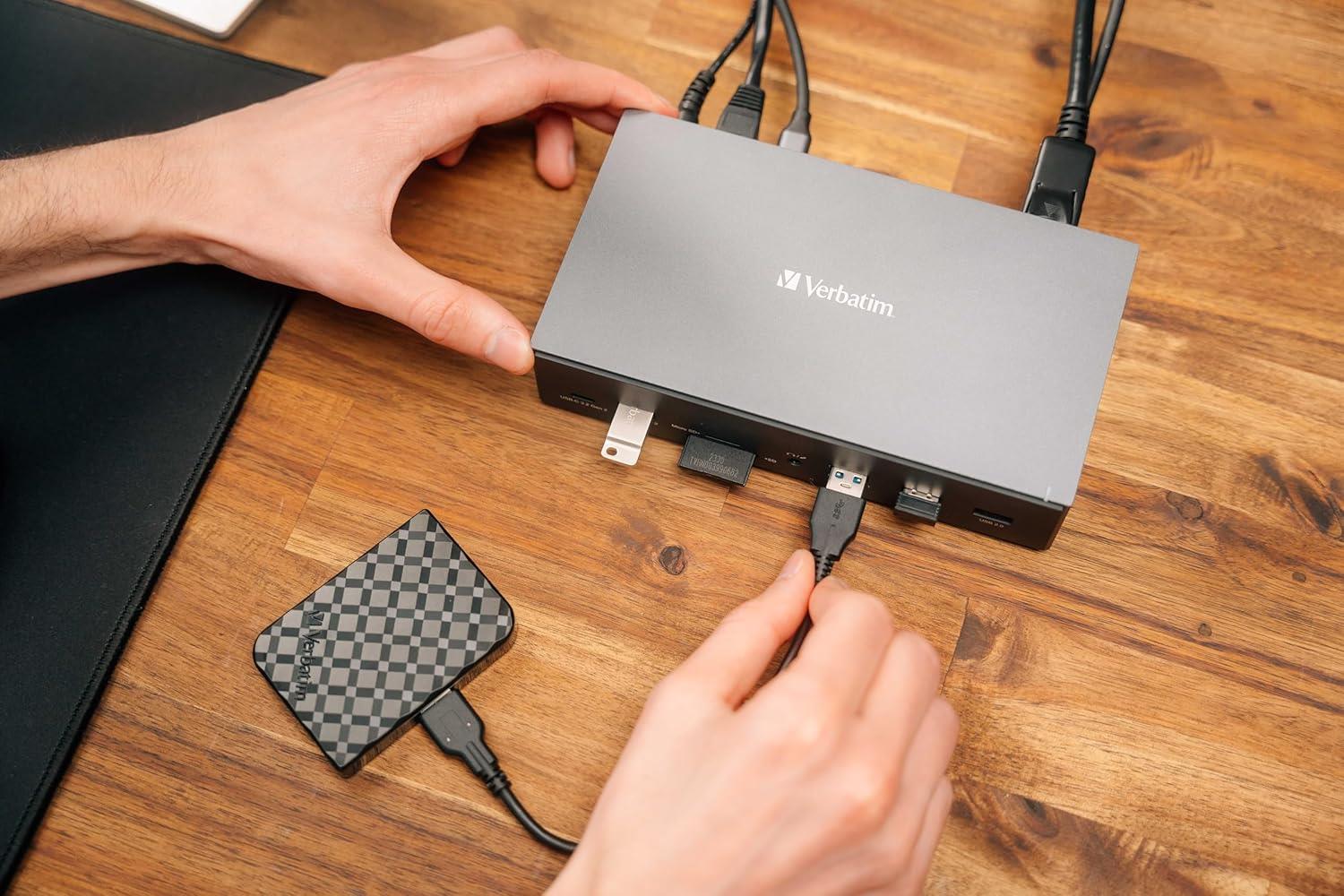 Verbatim USB-C Pro Docking Station, 17'si 1 arada Hub, HDMI 4K ve 8K, USB-A ve USB-C, PD 100 W, AUX, kart okuyucu