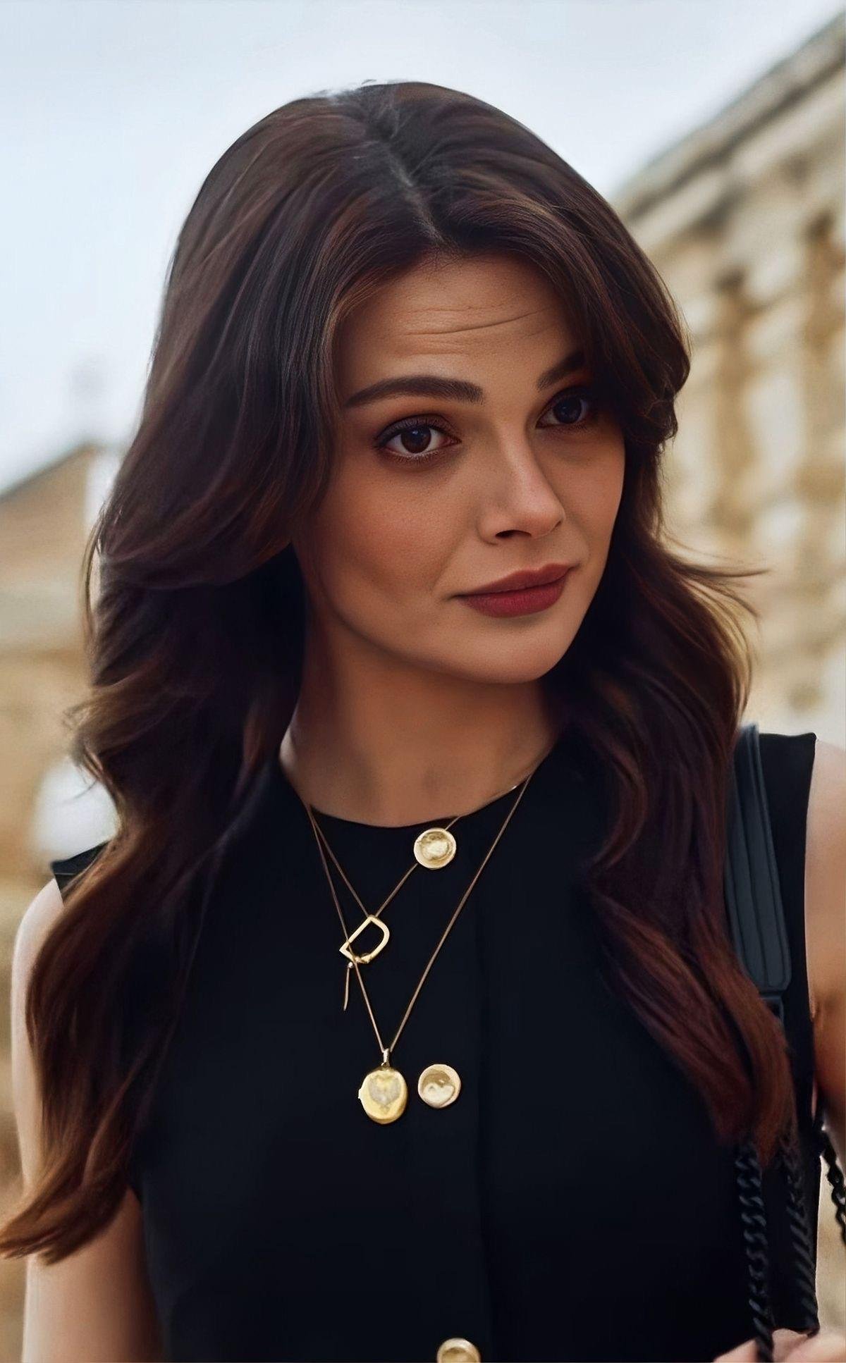  Ayla Albora Harf Kolye