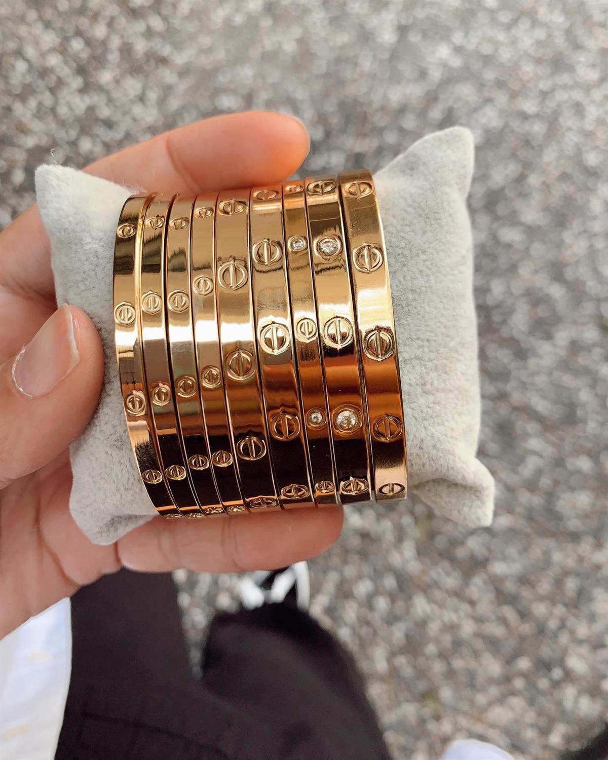 Gold Kalın Taşlı Marka Bileklik