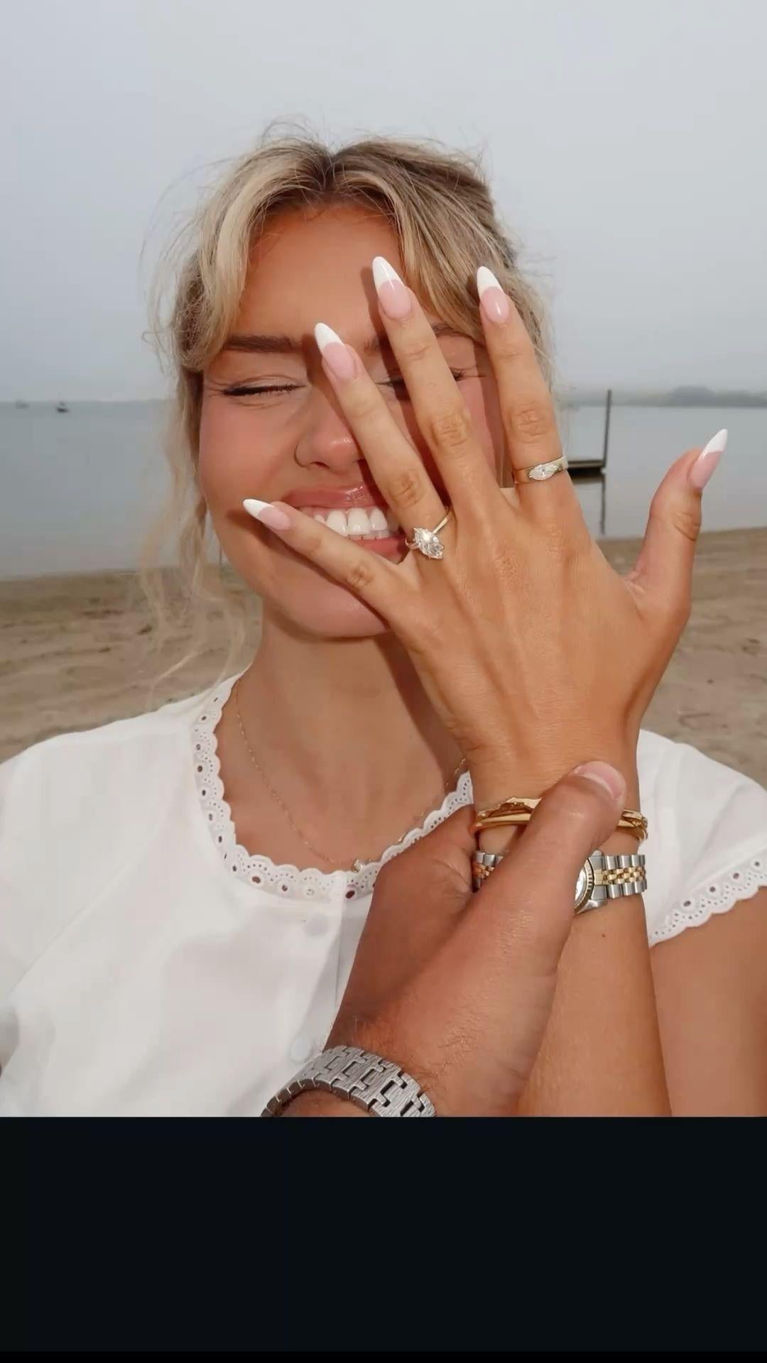 Hailey sivri kenar oval taşlı yüzük