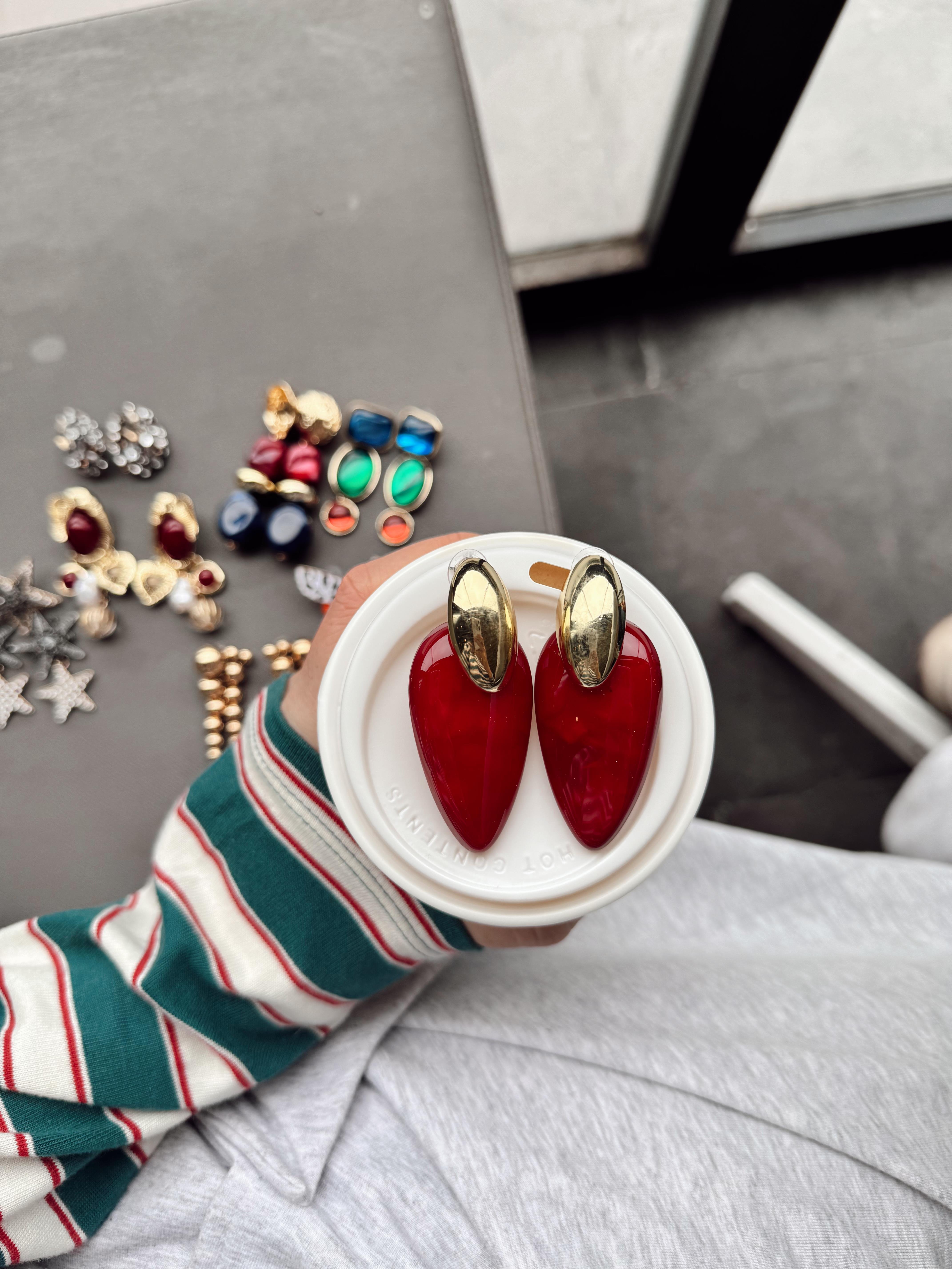 Kırmızı taşlı ZARA küpe 