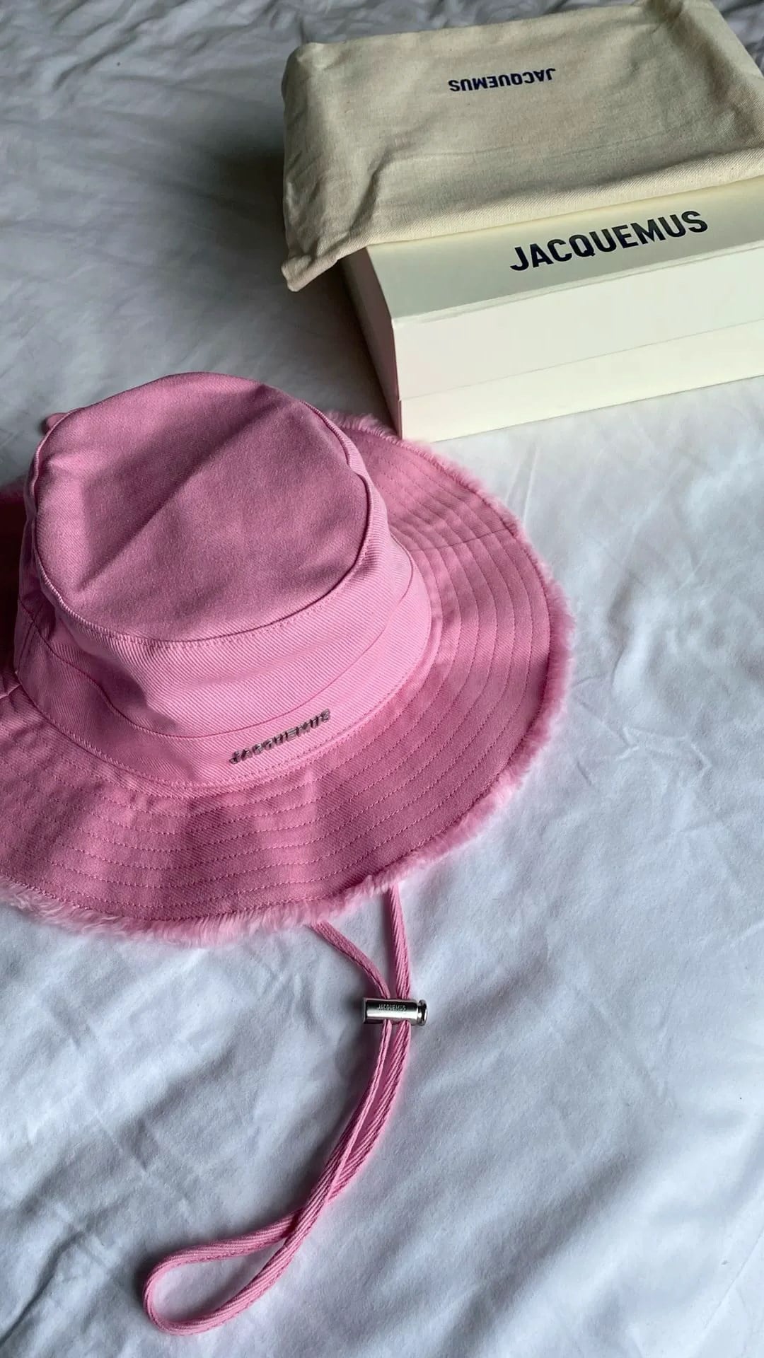 Marka j pudra pembe şapka