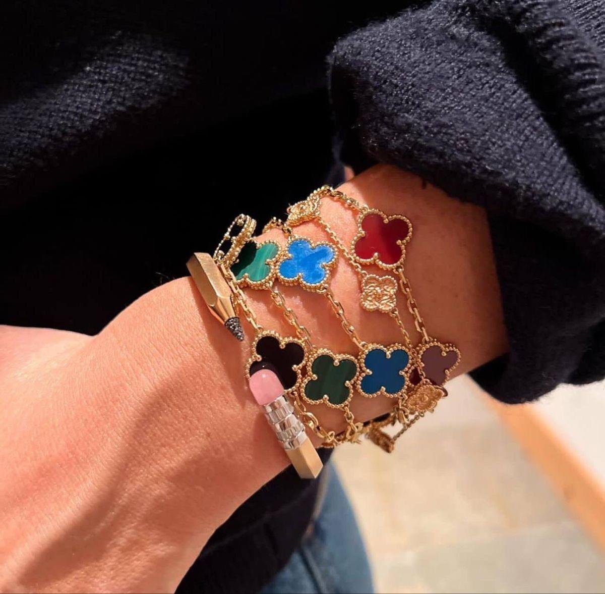 Marka mavi yonca bileklik