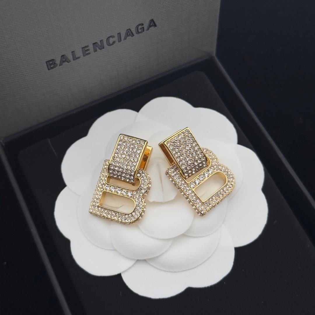 Marka taşlı gold blncg küpe